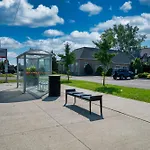 Fullerton Manor Inn