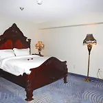 Fullerton Manor Inn