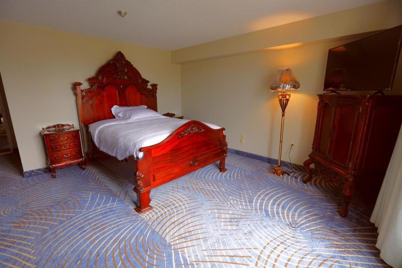 Fullerton Manor 3*